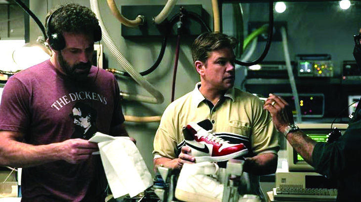 Đạo diễn Ben Affleck và Matt Damon (vai Sonny Vaccaro) trong Air. Ảnh: Twitter/AirMovie