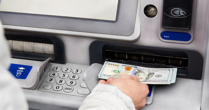 Không tiền mặt và &quot;ATM ngược&quot; - Ảnh 2.