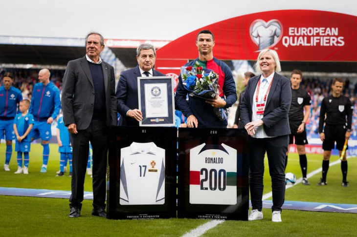 Ronaldo ghi bàn trong trận đấu thứ 200 cho Bồ Đào Nha - Ảnh 2.