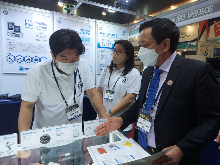 Doanh nghiệp công nghiệp phụ trợ của Việt Nam tham dự triển lãm của Hàn Quốc để tìm kiếm cơ hội tham gia chuỗi cung ứng của các tập đoàn đa quốc gia Hàn Quốc - Ảnh: N.AN