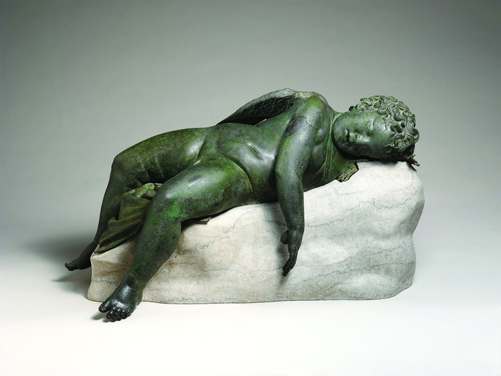 Tượng thần tình yêu Eros đang ngủ bằng đồng được chế tạo khoảng thế kỷ thứ 3-2 TCN. Ảnh: Metropolitan Museum of Art