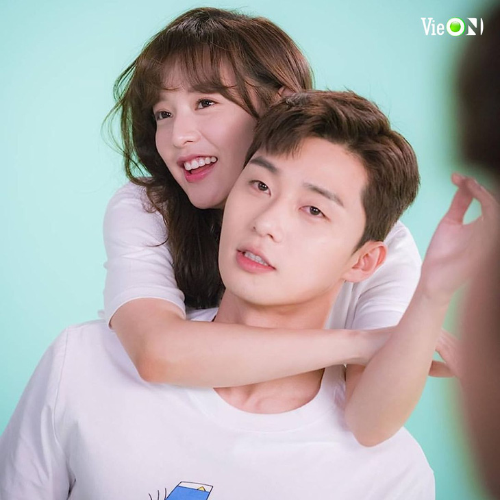 Dù không quen biết nhau từ trước nhưng Park Seo Joon và Kim Ji Won khá ăn ý khi diễn xuất.