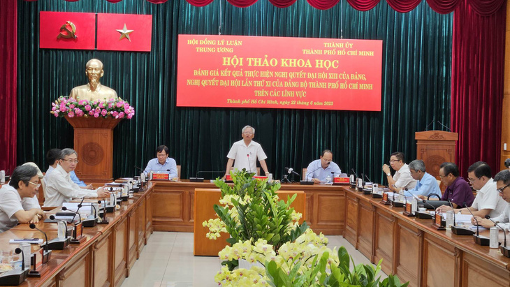 GS.TS Tạ Ngọc Tấn - phó chủ tịch thường trực Hội đồng Lý luận trung ương - kết luận hội thảo