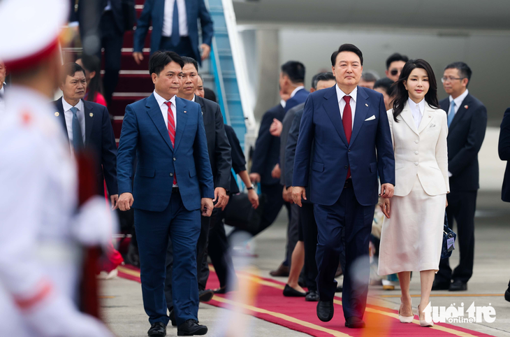 Tổng thống Hàn Quốc bắt đầu thăm chính thức Việt Nam - Ảnh 1.
