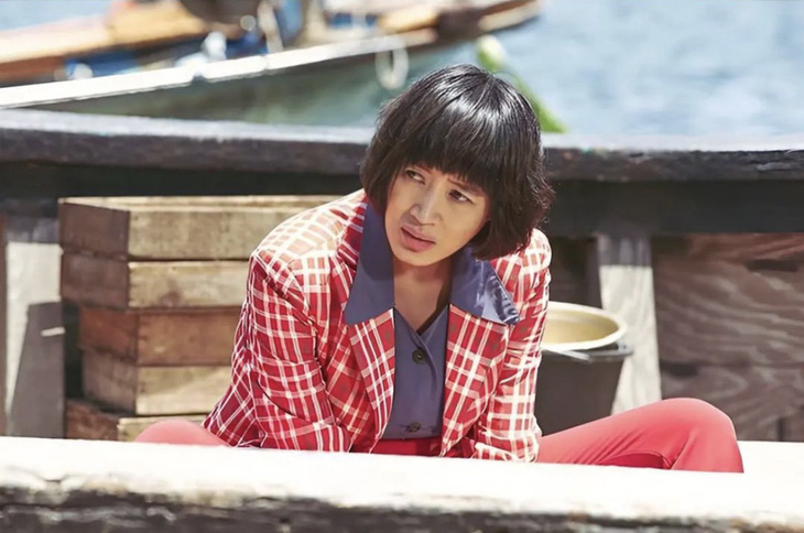 Tạo hình Kim Hye Soo cho nhân vật thời kỳ 1970 mạnh mẽ, cá tính như chàng trai