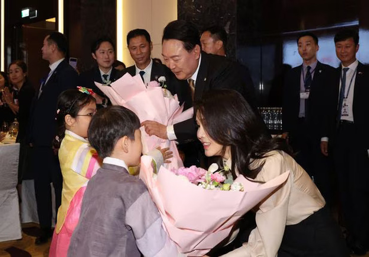 Tổng thống Hàn Quốc gặp kiều bào ở Hà Nội, có HLV Park Hang Seo - Ảnh 3.