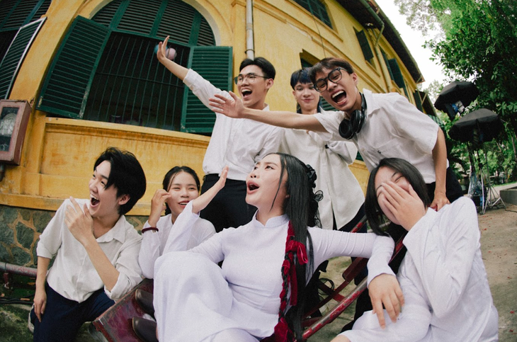 Phương Mỹ Chi khéo léo lồng ghép văn học Việt Nam vào MV mới - Ảnh 4.