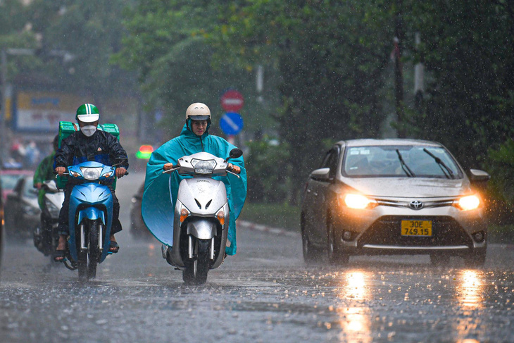 Thời tiết hôm nay 23-6: Nam Bộ ngày nắng, Bắc Bộ chiều mưa to - Ảnh 1.