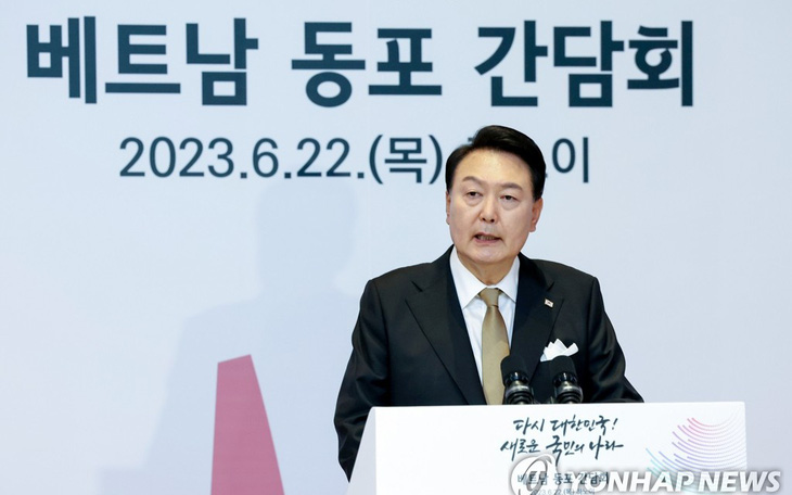Tổng thống Hàn Quốc gặp kiều bào ở Hà Nội, có HLV Park Hang Seo