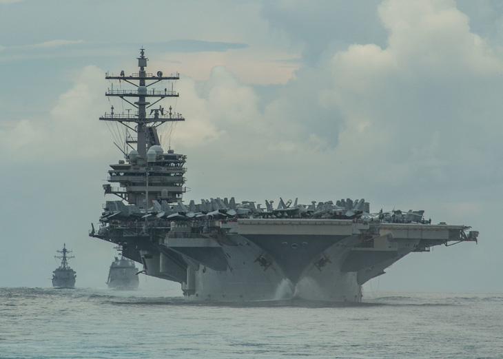 Tàu sân bay Mỹ USS Ronald Reagan di chuyển theo đội hình trong một hoạt động của hải quân Mỹ - Ảnh: BỘ QUỐC PHÒNG MỸ