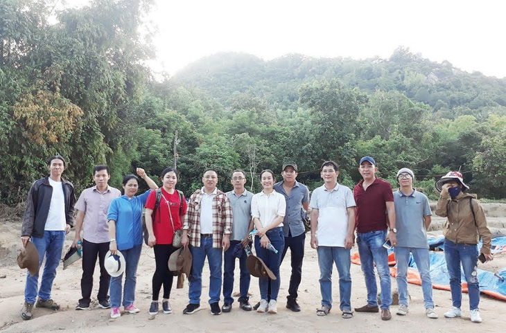 Các thành viên nhóm trong một chuyến nghiên cứu thực địa tại Óc Eo - Ba Thê (9-2020)