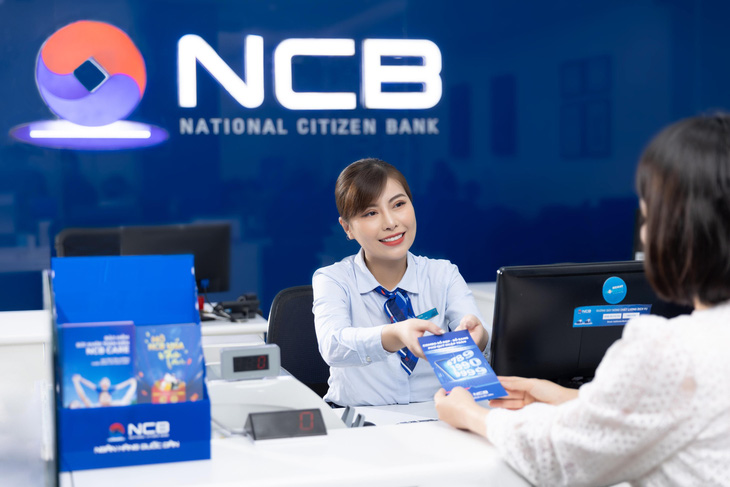 Khách hàng của NCB có thể dễ dàng giao dịch và quản lý tài chính mọi lúc mọi nơi thông qua ứng dụng   NCB iziMobile.