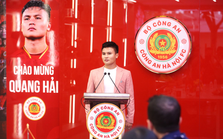 Quang Hải phát biểu trong buổi công bố hợp đồng với CLB Công an Hà Nội - Ảnh: CAHN