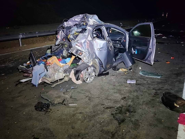 Tai nạn trên cao tốc Nha Trang - Cam Lâm làm 2 người chết, nhiều người bị thương - Ảnh 1.