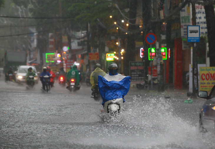 Nam Bộ thời tiết hôm nay có mưa dông - Ảnh: LÊ PHAN