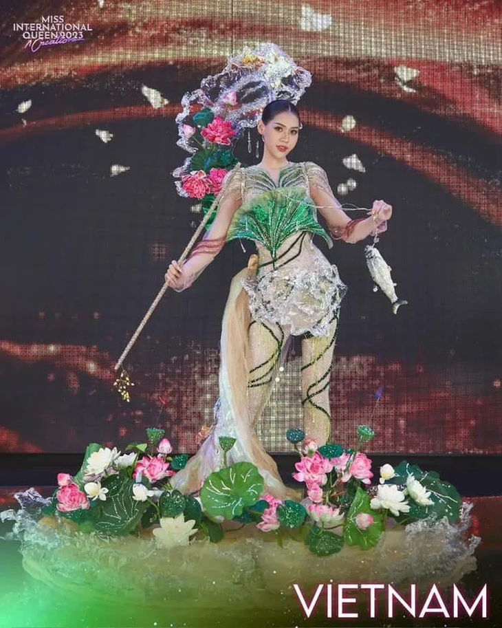 Dịu Thảo và trang phục đoạt giải Best National Costume