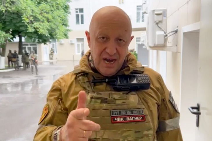 Ảnh chụp màn hình từ video đăng trên tài khoản Telegram ngày 24-6 của dịch vụ báo chí Concord - một công ty thân với công ty đánh thuê Wagner, trong đó ông Yevgeny Prigozhin - thủ lĩnh nhóm Wagner - cho biết quân nhân của ông đang ở trong doanh trại quân đội của Nga ở thành phố Rostov-on-Don. Ông Prigozhin đã cáo buộc giới lãnh đạo quân sự của Nga tấn công trại Wagner hôm thứ sáu - Ảnh: AFP