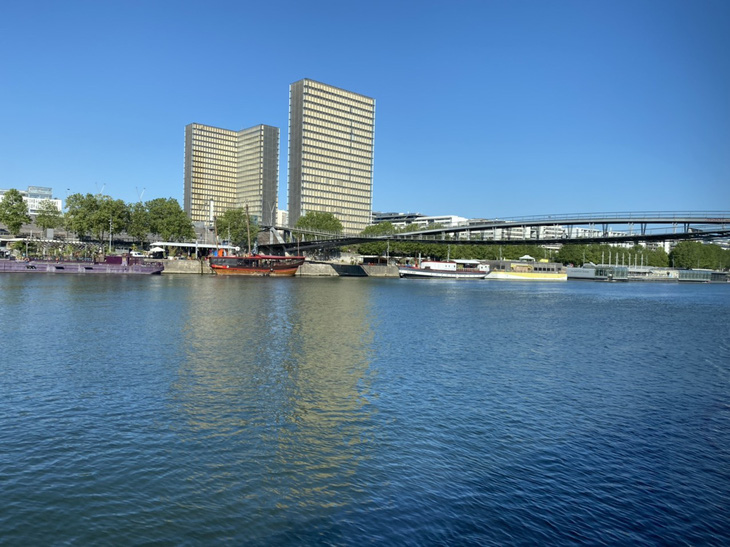 Quang cảnh hai bên bờ sông Seine - Ảnh: H.V