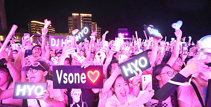Người hâm mộ K-pop trong đêm nhạc Seen Festival tại Hội An - Ảnh: FB Seen Festival