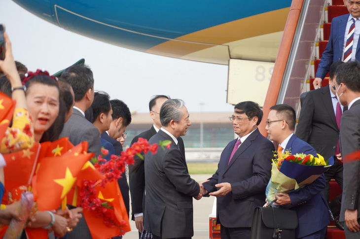Thủ tướng đến Bắc Kinh bắt đầu chuyến thăm chính thức Trung Quốc vào chiều 25-6 - Ảnh: N.AN