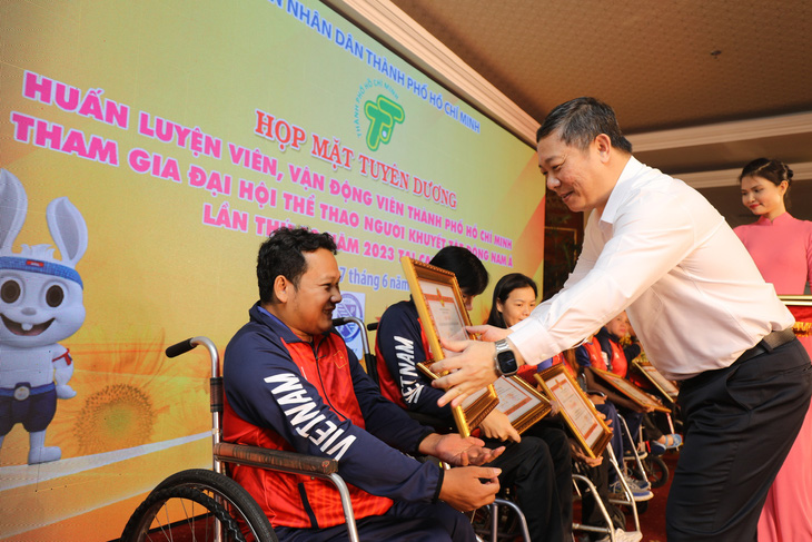 VĐV khuyết tật TP.HCM dự ASEAN Para Games 12 được thưởng hơn 11 tỉ đồng - Ảnh 2.