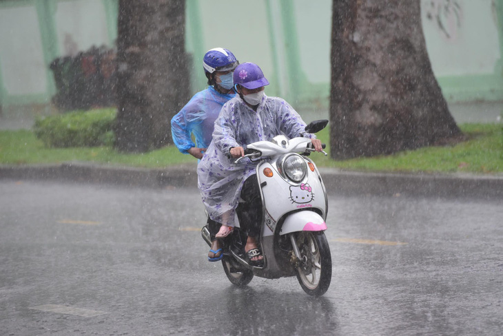 Thời tiết hôm nay 28-6: Nam Bộ giảm mưa đôi chút, chiều vẫn còn mưa to - Ảnh 1.