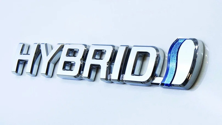 Toyota Hilux thêm bản xe xanh nhưng không được gọi là hybrid - Ảnh 2.