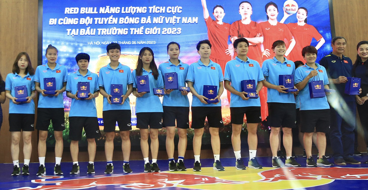 Tuyển nữ Việt Nam được nhận 1 tỉ đồng và 36 chỉ vàng trước khi dự World Cup - Ảnh 3.