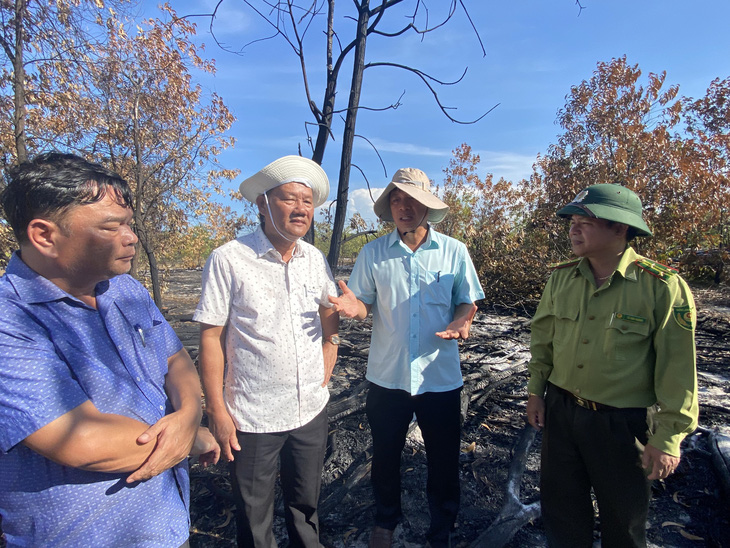 Sẽ kiểm điểm, rút kinh nghiệm vụ diễn tập chữa cháy rừng khiến cây bị cháy đen - Ảnh 4.