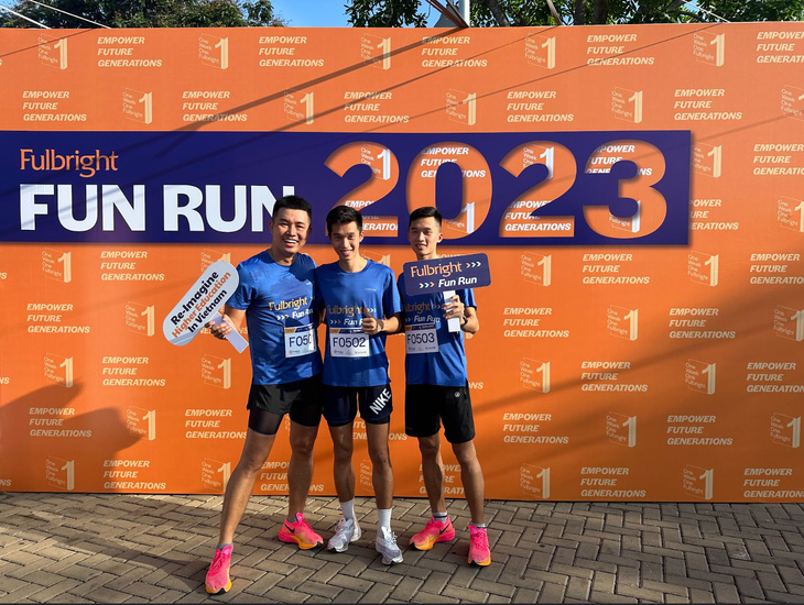 Thành viên DatVietVAC tham gia giải chạy Fulbright Fun Run 2023