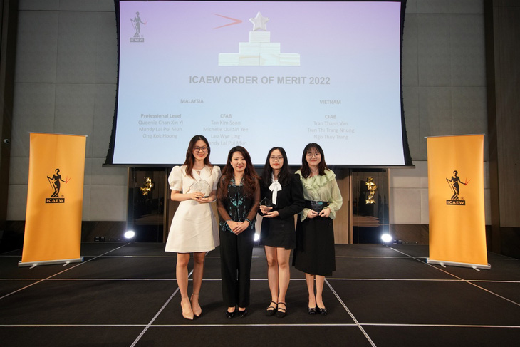 3 nữ sinh trường Đại học Kinh tế quốc dân được ICAEW vinh danh toàn cầu - Ảnh 1.