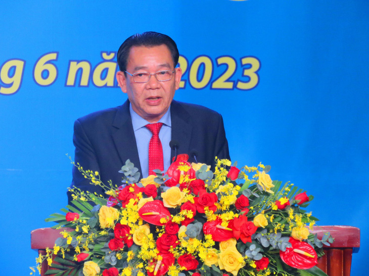 Ông Nguyễn Anh Hùng, chủ tịch Hội đồng thành viên Công ty Yến sào Khánh Hòa phát biểu tại hội nghị.