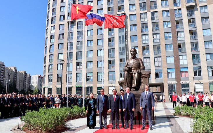 Đoàn đại biểu TP.HCM dự lễ khánh thành tượng Chủ tịch Hồ Chí Minh tại Nga - Ảnh 1.