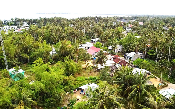 Một góc làng biển xã đảo Tam Hải, nơi có nhiều ngư dân đi biển - Ảnh: B.D.