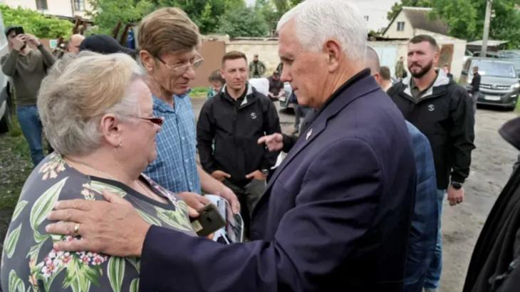 Cựu phó tổng thống Mỹ Mike Pence bất ngờ thăm Ukraine - Ảnh 1.