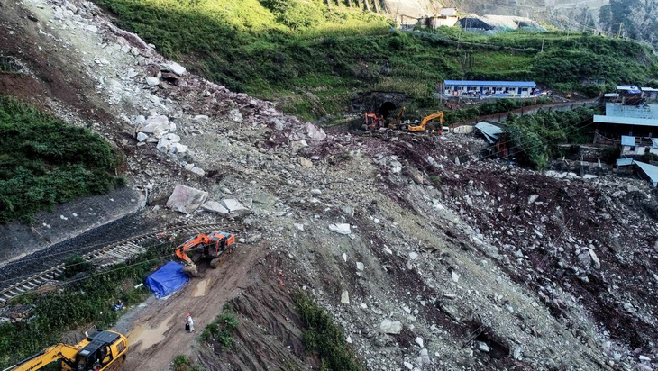 Sạt lở núi tại Trung Quốc, ít nhất 14 người thiệt mạng - Ảnh 1.