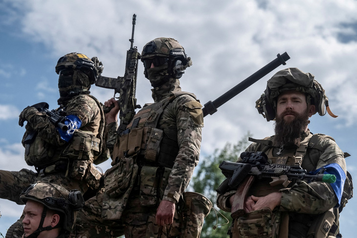 Nhóm chiến binh Nga thân Ukraine ra yêu sách về số phận 2 tù binh Nga - Ảnh 1.