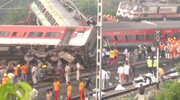 Đã xác định nguyên nhân vụ tai nạn đường sắt ở Ấn Độ - Ảnh 1.