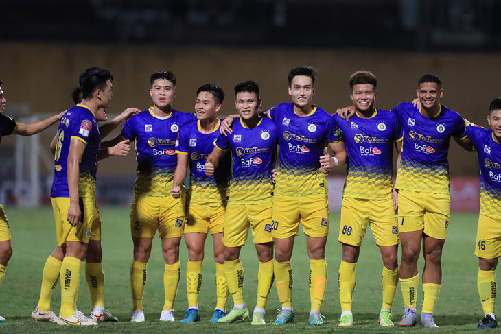 Cầu thủ CLB Hà Nội ăn mừng bàn mở tỉ số - Ảnh: MINH ĐỨC