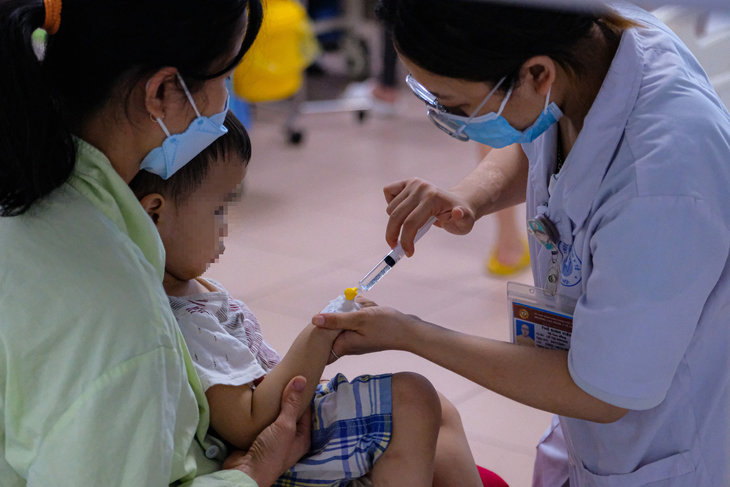 Bệnh nhi điều trị tại Bệnh viện Thanh Nhàn, Hà Nội - Ảnh minh họa: NAM TRẦN