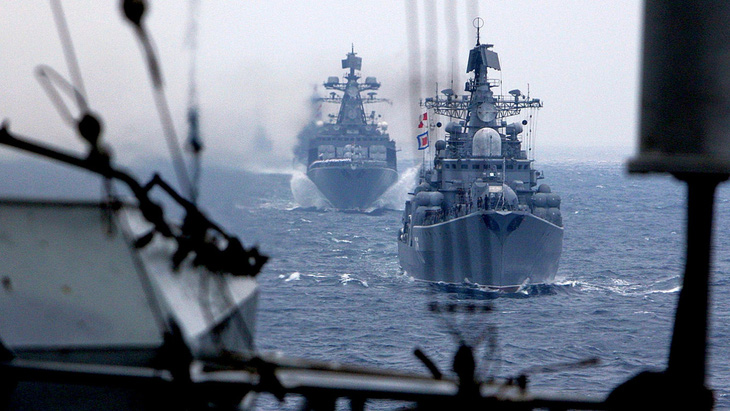 Hai hạm đội hải quân Nga bắt đầu tập trận trên nhiều vùng biển - Ảnh 1.