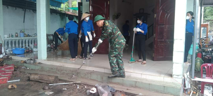 Giúp hơn 150 hộ dân ở Nhơn Trạch dọn dẹp lại nhà sau mưa lớn - Ảnh 2.