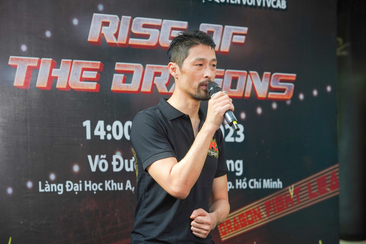 Johnny Trí Nguyễn tuyển 40 võ sĩ đấu giải MMA - Ảnh 1.