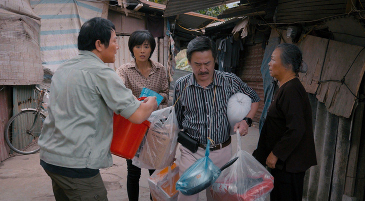 Cảnh phim chia tay đòi quà hài nhất màn ảnh Việt - Ảnh 3.