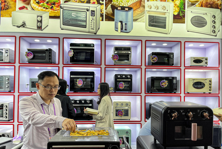 Một gian hàng tại Hội chợ Xuất nhập khẩu Trung Quốc, ở Quảng Châu, tỉnh Quảng Đông, Trung Quốc ngày 16-4 - Ảnh: REUTERS