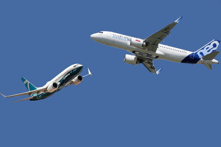 Máy bay Boeing và Airbus