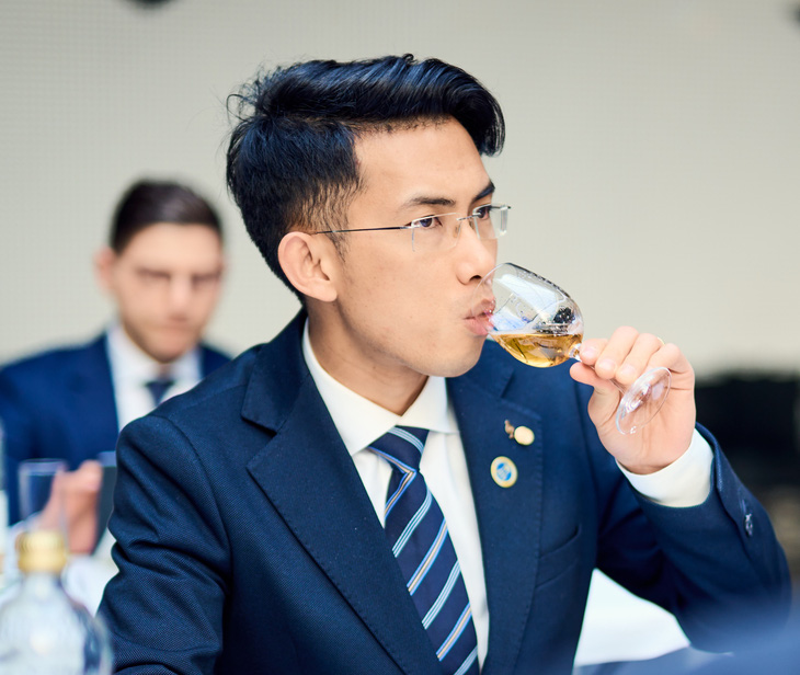 Hồ Tuấn Minh hiện là thành viên Hiệp hội thử nếm rượu quốc tế (ITI) - Ảnh: NVCC