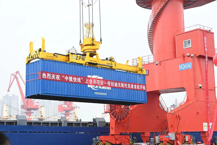 Chuyến tàu hàng đầu tiên của Trung Quốc từ cảng Thanh Đảo, Sơn Đông, đi Vladivostok ngày 14-9-2022. Ảnh: China Daily
