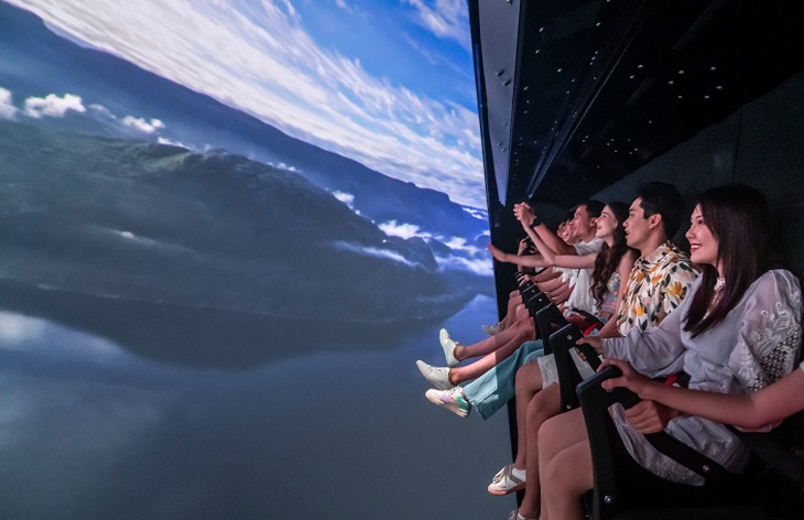 Cảm nhận bằng mọi giác quan tại Rạp phim bay lơ lửng 360 độ - Ảnh: D.K.
