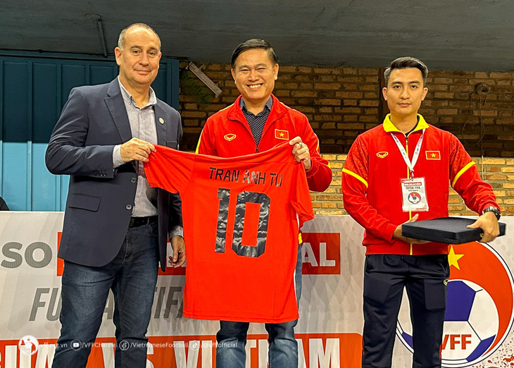 Tuyển futsal Việt Nam thua Paraguay trước khi sang Argentina